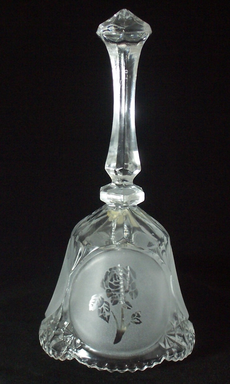 Veritable 24% Lead Crystal Etched Rose Bell (Taiwan)